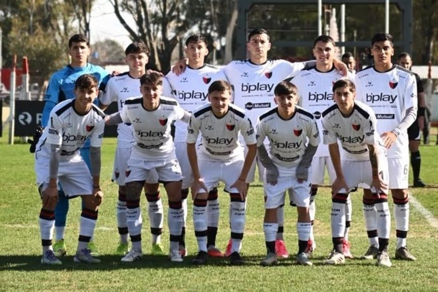 Los 11 de Colón en el debut de Robledo como DT. Foto: Prensa Colón.