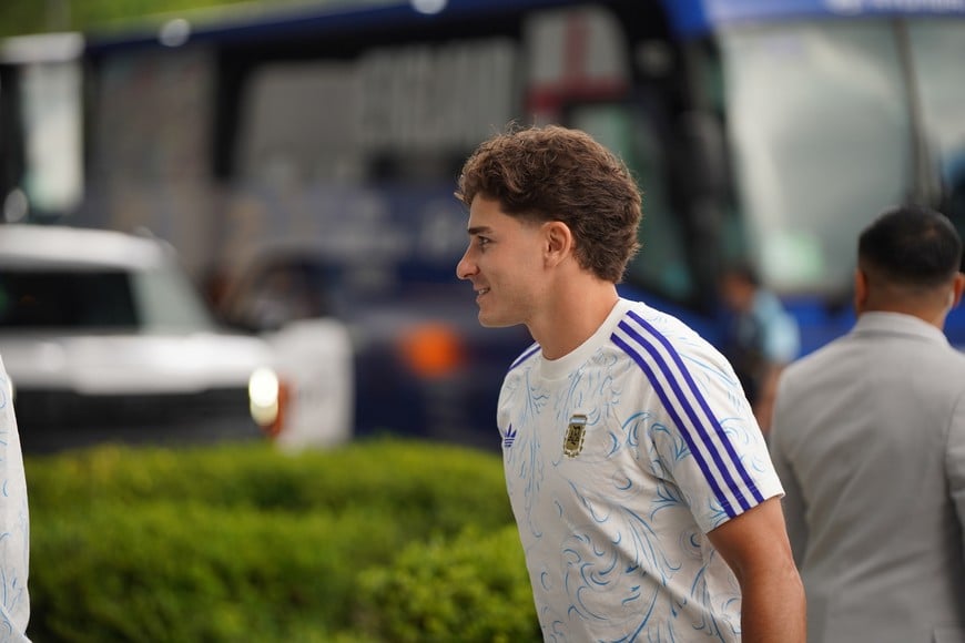 Julián Álvarez | Así llegaron al estadio la selección Argentina e Inglaterra. Foto: Fernando Nicola