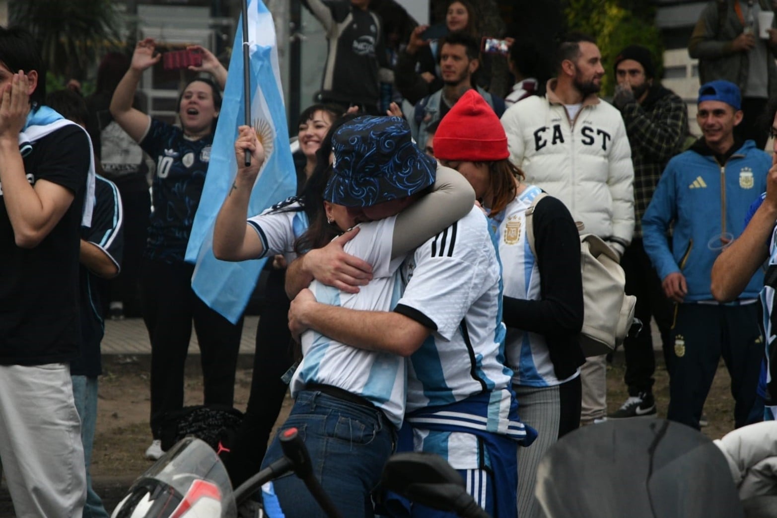 Santa Fe festeja en bulevar la clasificación de Argentina a la final de la Copa del Mundo 2026. 