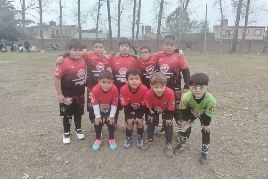 Hay equipo. Felices los niños. Gentileza