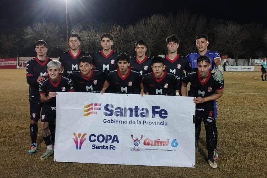 Los 11 de 9 de Julio que iniciaron el partido en Suardi. Foto: Prensa Copa Santa Fe.