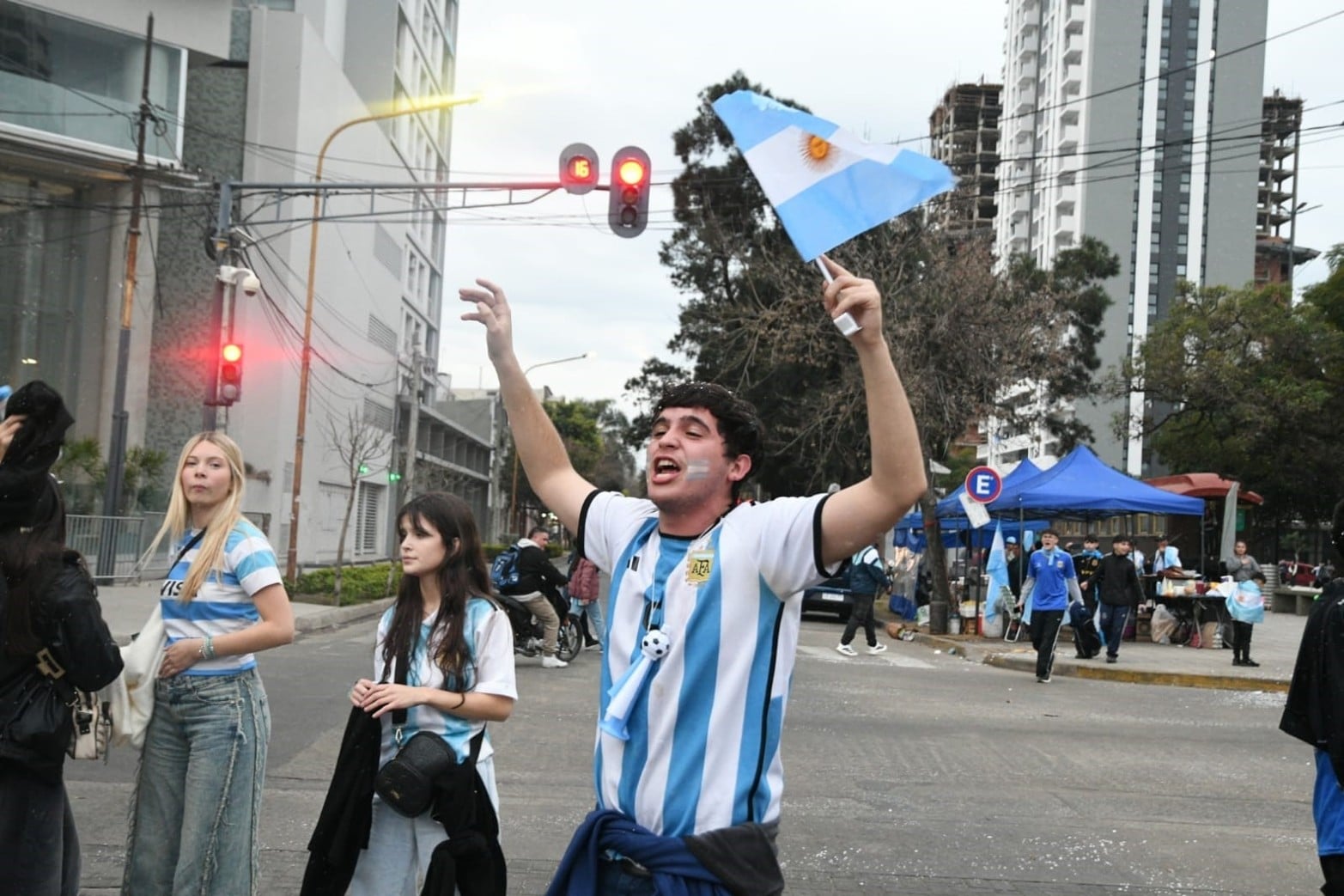 Santa Fe festeja en bulevar la clasificación de Argentina a la final de la Copa del Mundo 2026. 