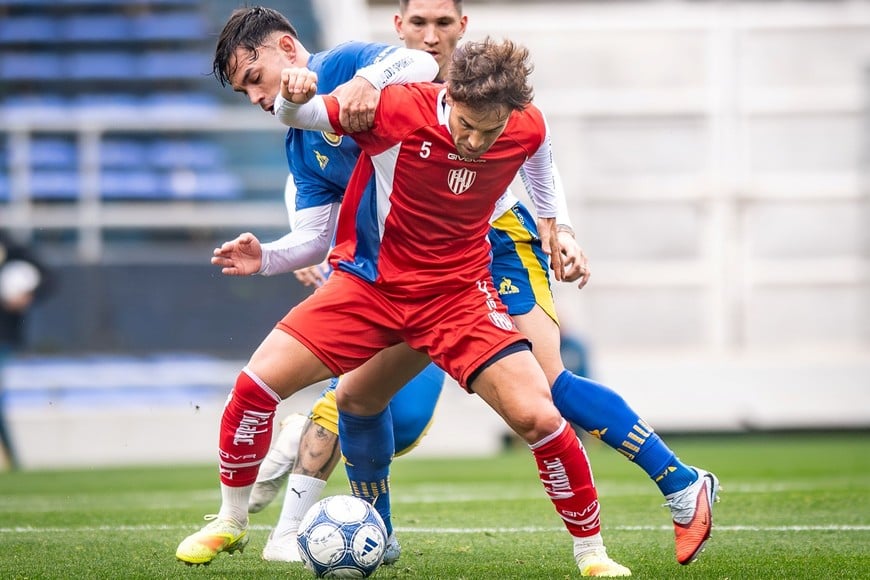 Menossi, nuevamente titular en el mediocampo tatengue.