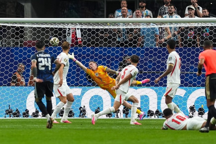 Golazo de Enzo para el 1-1. Foto: Fernando Nicola