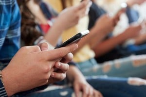 Reino Unido aplicará un restrictivo "toque de queda" digital para menores.