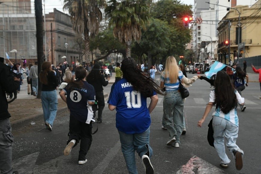 Santa Fe festeja en bulevar la clasificación de Argentina a la final de la Copa del Mundo 2026. Manuel Fabatía