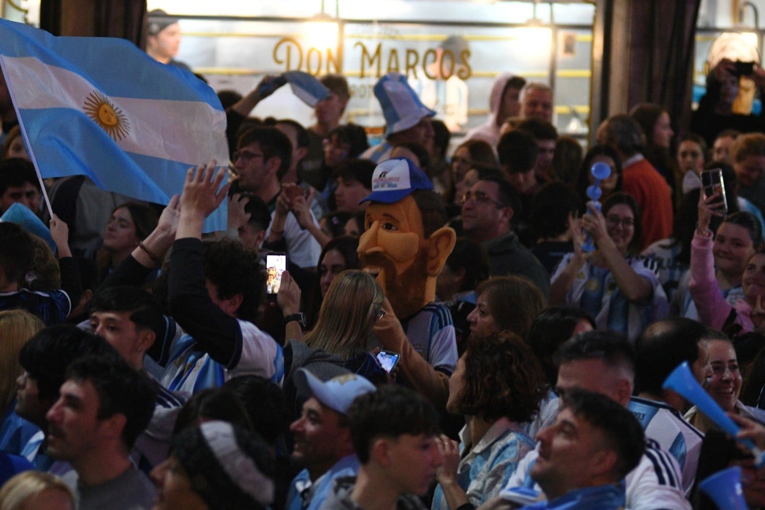 Santa Fe se tiño de celeste y blanco tras el triunfo de la Selección Argentina.