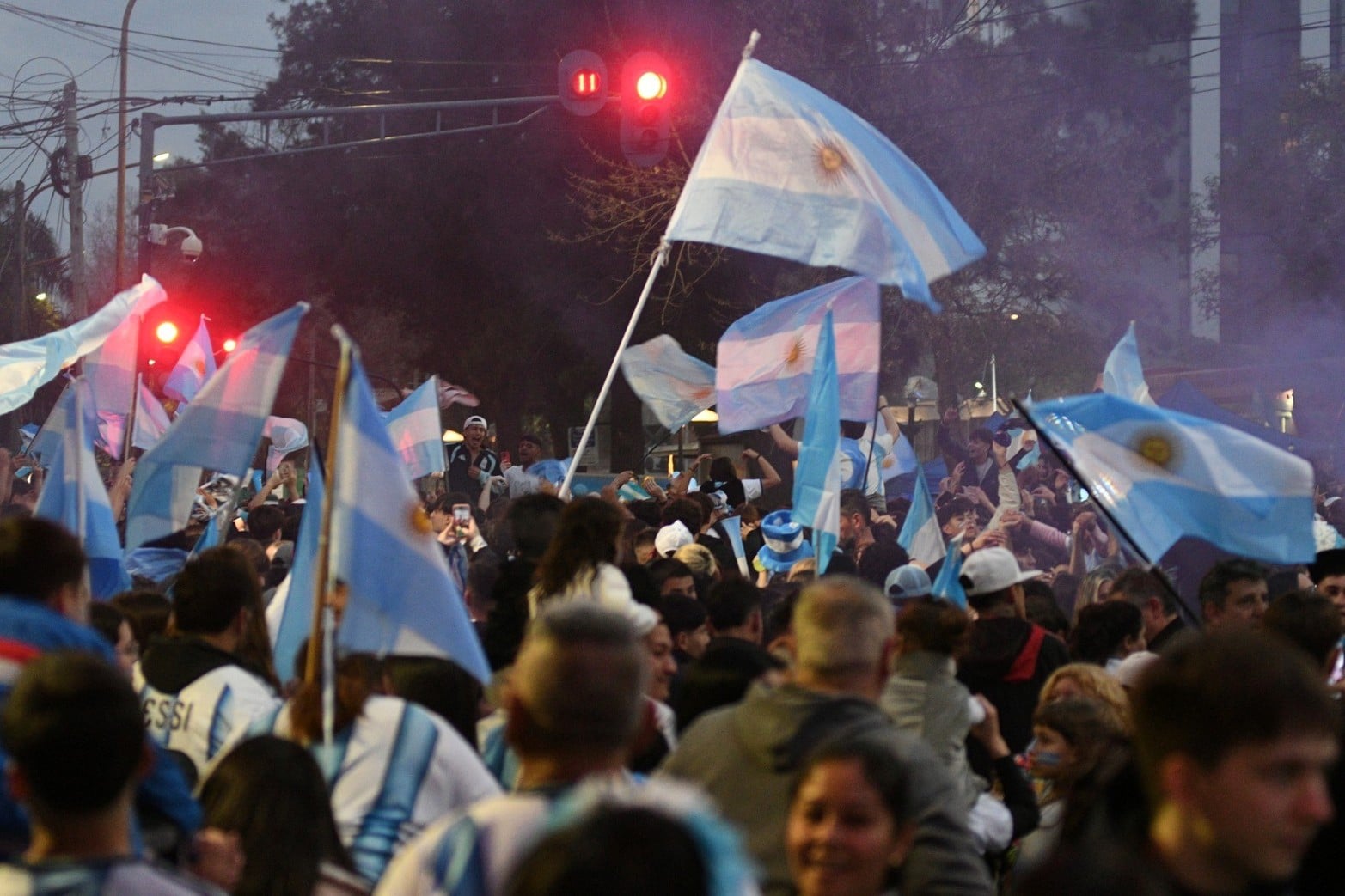 Santa Fe se tiño de celeste y blanco tras el triunfo de la Selección Argentina.