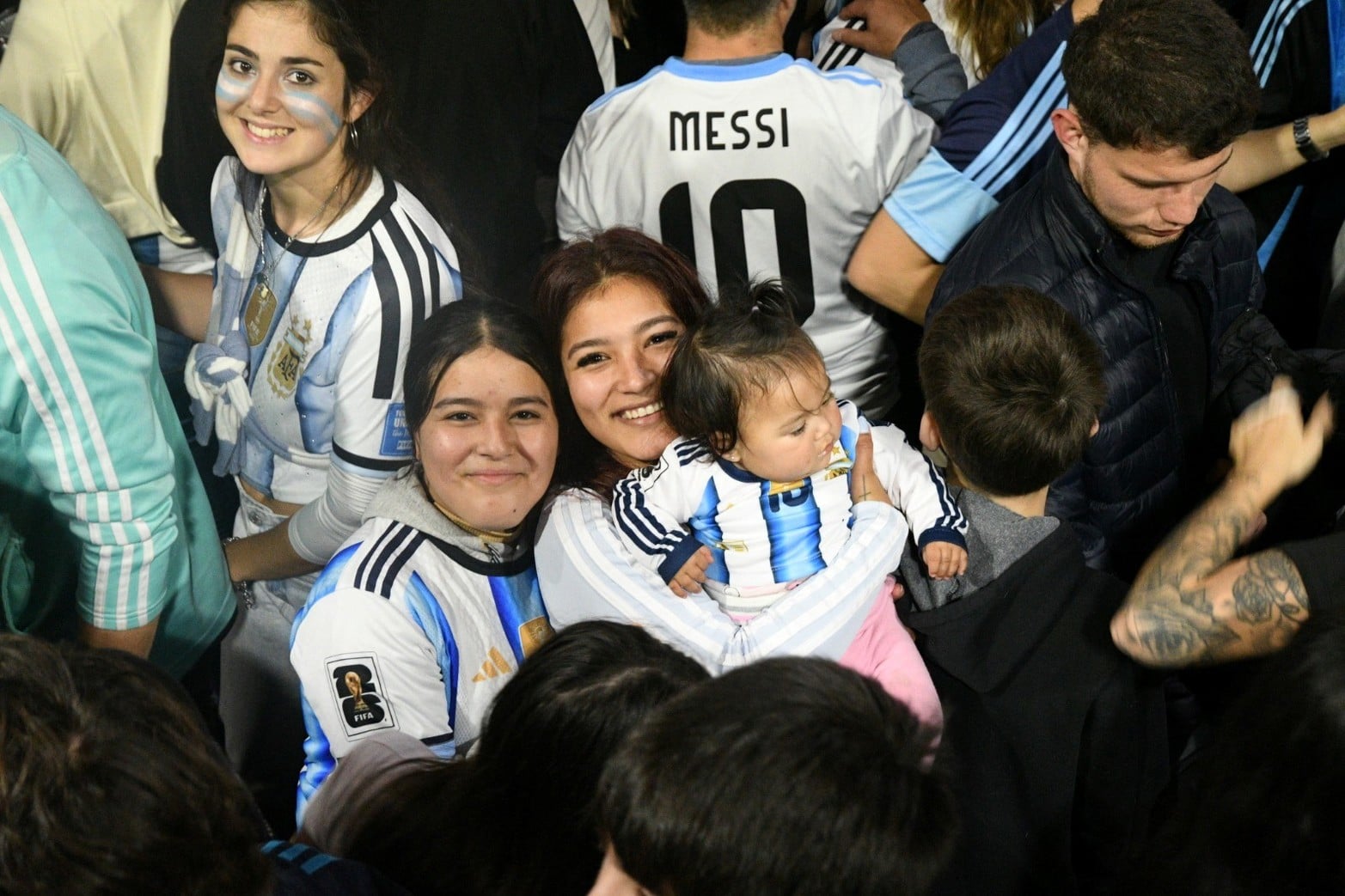 Santa Fe se tiño de celeste y blanco tras el triunfo de la Selección Argentina.