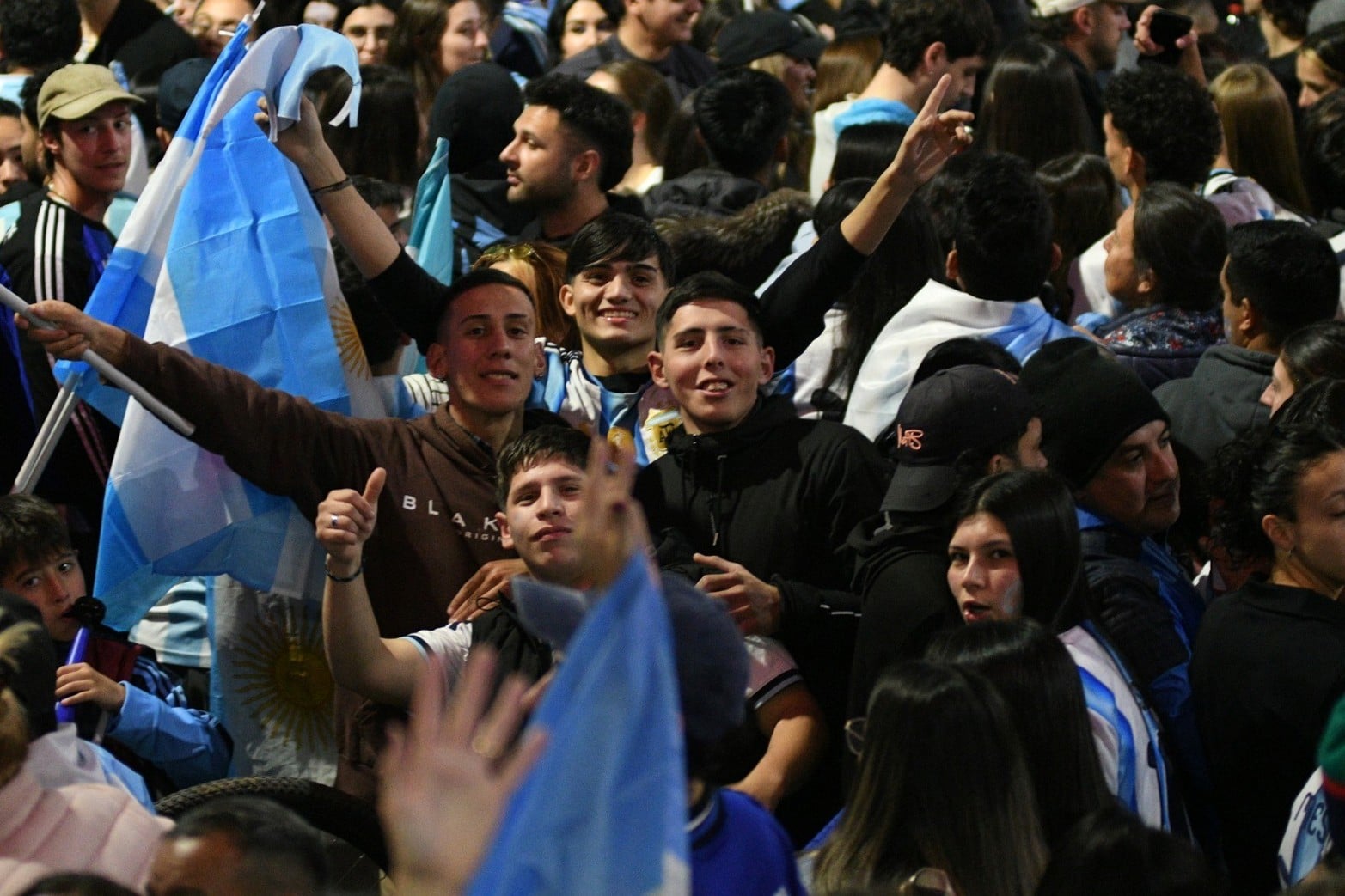 Santa Fe se tiño de celeste y blanco tras el triunfo de la Selección Argentina.
