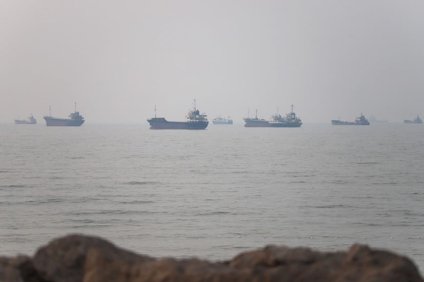 FILE PHOTO: Vessels in the Strait of Hormuz near the beach of Bandar Abbas, Iran, June 30, 2026. Amirhosein Khorgooi/ISNA/via WANA (West Asia News Agency)via REUTERS ATTENTION EDITORS - THIS PICTURE WAS PROVIDED BY A THIRD PARTY. ATTENTION EDITORS - THIS PICTURE WAS PROVIDED BY A THIRD PARTY. ISRAEL OUT. NO COMMERCIAL OR EDITORIAL SALES IN ISRAEL. NO ACCESS FOR ISRAELI MEDIA. NO USE BBC PERSIAN. NO USE VOA PERSIAN. NO USE MANOTO. NO USE IRAN INTERNATIONAL. NO USE RADIO FARDA. DIGITAL: NO USE BBC PERSIAN. NO USE VOA PERSIAN. NO USE MANOTO. NO USE IRAN INTERNATIONAL. NO USE RADIO FARDA./File Photo