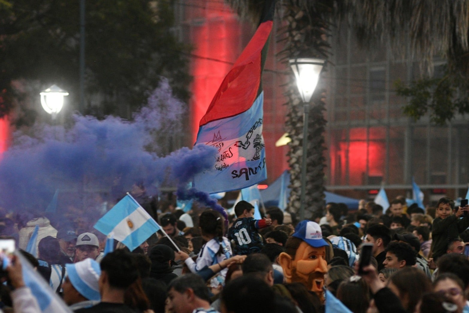 Santa Fe se tiño de celeste y blanco tras el triunfo de la Selección Argentina.
