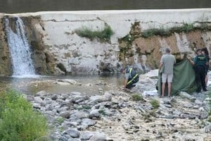 Una madre y sus dos hijos pequeños se ahogaron en un río en España. Foto: EFE.
