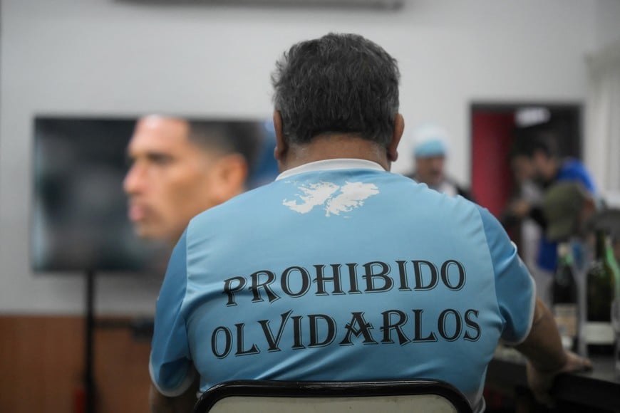 Soccer Football - FIFA World Cup 2026 - Semi Final - England v Argentina - Veterans gather in Buenos Aires - Buenos Aires, Argentina - July 15, 2026
The words "Prohibido olvidarlos" ("Forbidden to forget them") are seen on the back of the shirt of an Argentina veteran of the 1982 Falklands-Malvinas War as veterans gather to watch the match at the Malvinas Veterans Center in Quilmes REUTERS/Martin Cossarini