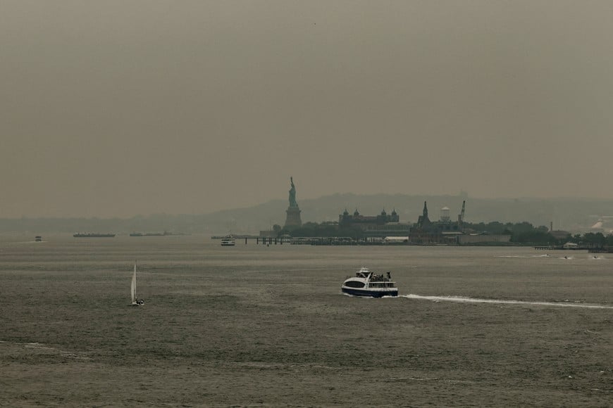 A cover of wildfire smoke clouds the Statue of Liberty, in New York City, U.S., July 16, 2026. REUTERS/Jeenah Moon