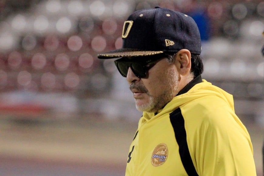 Soccer Football - Ascenso MX - Semifinals Second Leg- F.C. Juarez v Dorados - Benito Juarez Stadium, Ciudad Juarez, Mexico - November 24, 2018. Dorados coach Diego Maradona walks before the match. REUTERS/Jose Luis Gonzalez mexico diego armando maradona campeonato torneo liga mexicana mexicano futbol futbolistas partido dorados de sinaloa F.C. Juarez