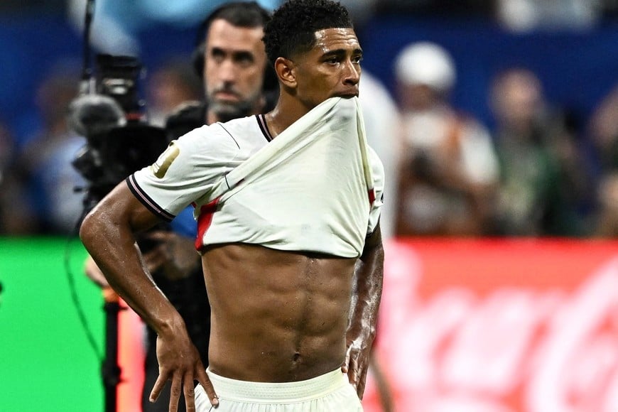 Soccer Football - FIFA World Cup 2026 - Semi Final - England v Argentina - Atlanta Stadium, Atlanta, Georgia, U.S. - July 15, 2026
England's Jude Bellingham looks dejected after the match REUTERS/Dylan Martinez TPX IMAGES OF THE DAY