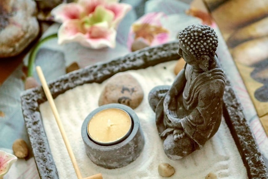 La decoración incorpora elementos con significado espiritual.