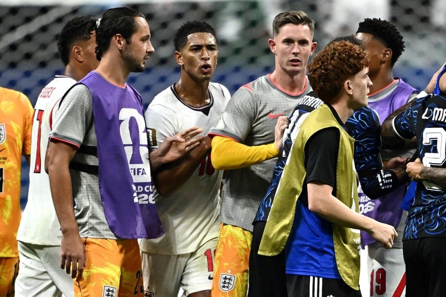 Soccer Football - FIFA World Cup 2026 - Semi Final - England v Argentina - Atlanta Stadium, Atlanta, Georgia, U.S. - July 15, 2026
England's Jude Bellingham reacts as Argentina's Valentin Barco looks on at the end of the match REUTERS/Dylan Martinez