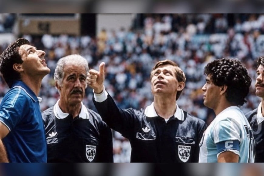 Diego en el 86 contra Italia
