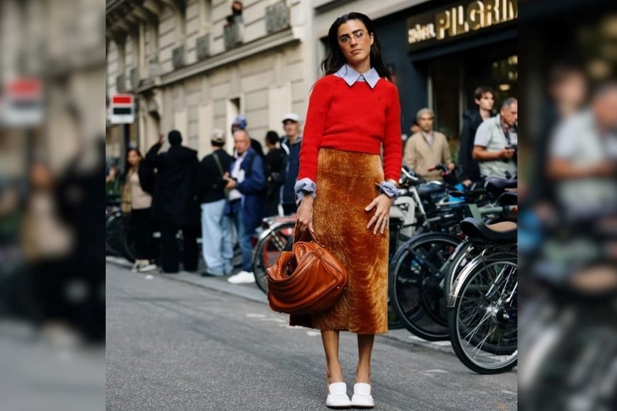 Modelos amplios combinan funcionalidad y estilo en cada look.