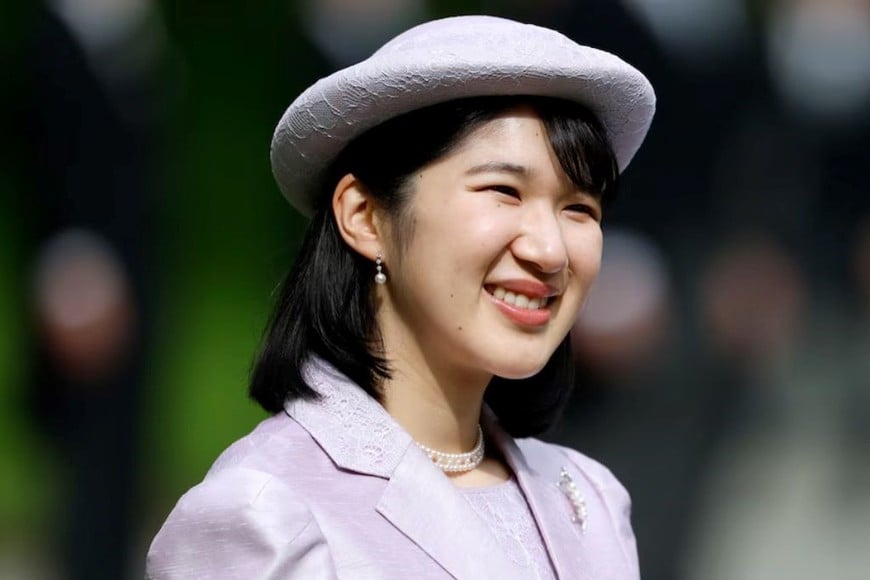 Actualmente, la princesa Aiko, de 24 años e única hija del emperador Naruhito, goza de una altísima popularidad y un fuerte consenso popular para convertirse en una futura monarca.