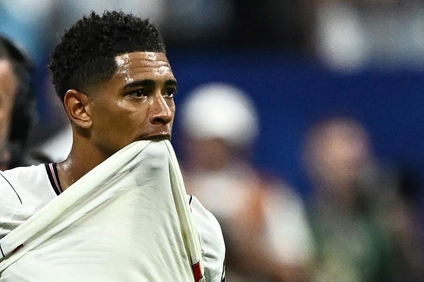 Soccer Football - FIFA World Cup 2026 - Semi Final - England v Argentina - Atlanta Stadium, Atlanta, Georgia, U.S. - July 15, 2026
England's Jude Bellingham looks dejected after the match REUTERS/Dylan Martinez