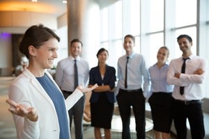 La energía con la que lidera una persona influye directamente en el rendimiento de todo su equipo.