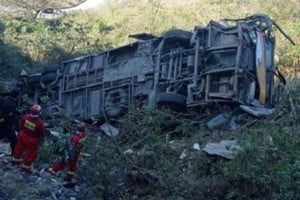 Equipos de emergencia trabajaron durante horas en la zona del siniestro.