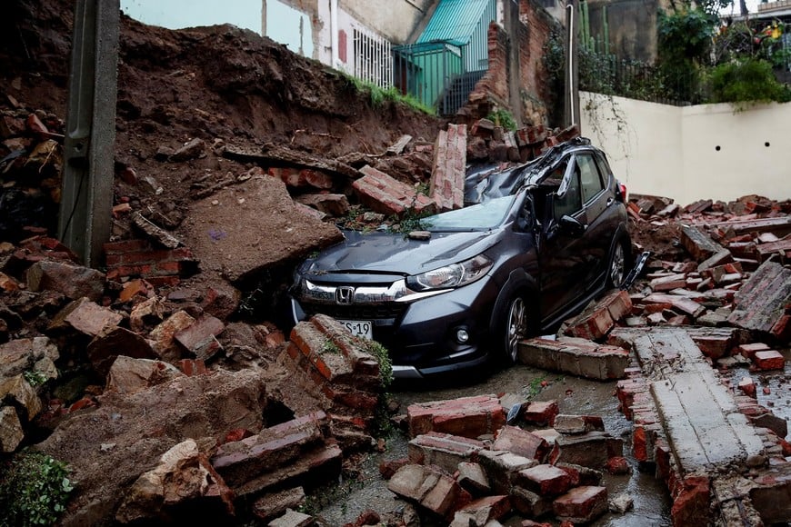 A car sits crushed by debris after a wall collapsed during heavy rainfall on a weather front that caused flooding and led the Chilean authorities to declare a preventive state of emergency, in Vina del Mar, Chile, July 17, 2026. REUTERS/Rodrigo Garrido