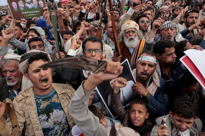 Houthi supporters rally against the Saudi-led coalition's restrictions on Houthi-controlled areas, which the group describes as a blockade, in Sanaa, Yemen, July 17, 2026. REUTERS/Khaled Abdullah TPX IMAGES OF THE DAY