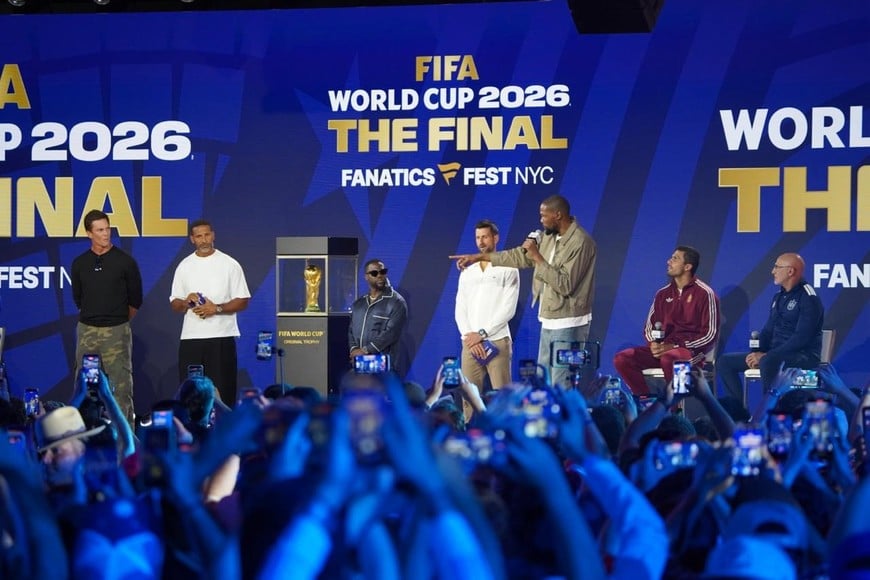 Rodri y Luis de la Fuente junto Rio Ferdinand, Kevin Hart, Tom Brady, Novak Djokovic y Kevin Durant. Crédito: Fernando Nicola