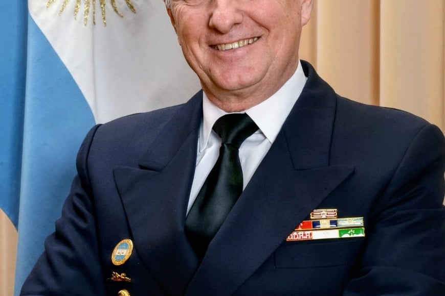 Contraalmirante Auditor (RE), Raúl Alberto Lachnicht. Fue miembro del Consejo Supremo de las Fuerzas Armadas, durante toda la tramitación de la causa militar por el Conflicto Bélico en el Atlántico Sur.