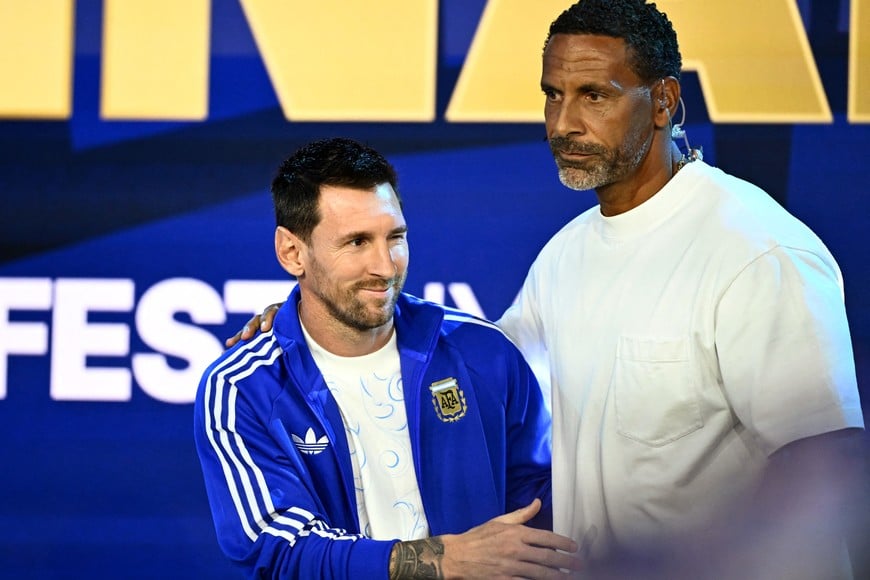Soccer Football - FIFA World Cup 2026 - Argentina's Emiliano Martinez, Lionel Scaloni and Lionel Messi at the Fanatics Fest - Javits Center, New York City, New York, U.S. - July 17, 2026
Argentina's Lionel Messi and former England and Manchester United player Rio Ferdinand at the Fanatics Fest REUTERS/Dylan Martinez