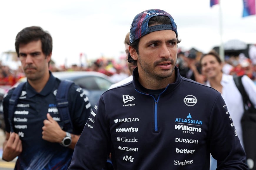 Formula One F1 - British Grand Prix - Silverstone Circuit, Silverstone, Britain - July 5, 2026
Williams' Carlos Sainz Jr. arrives ahead of the race REUTERS/Suzanne Plunkett
