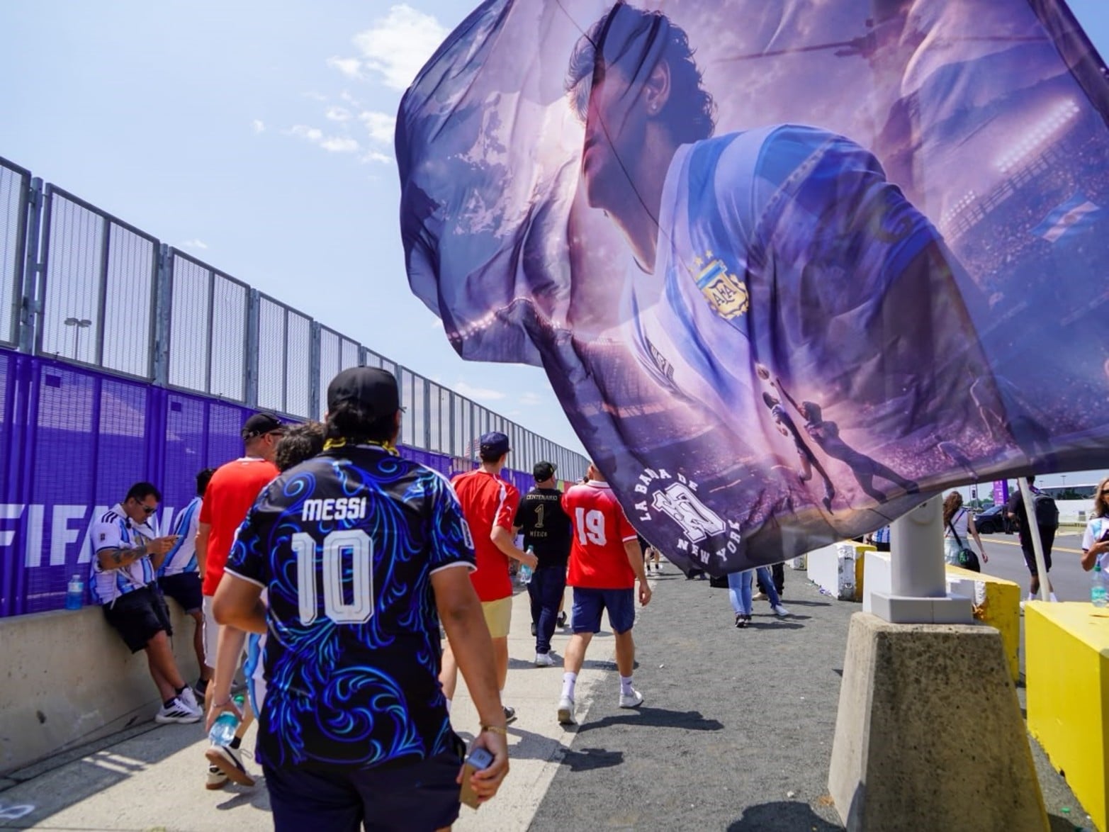 Miles de hinchas comienzan a ingresar al MetLife Stadium para vivir la final del Mundial 2026.