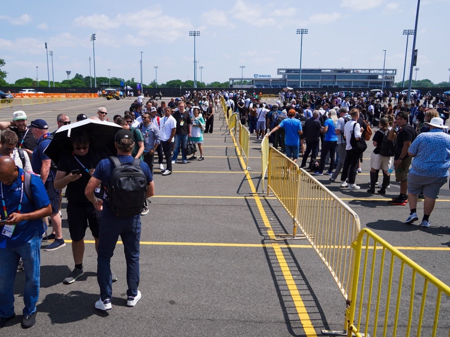 Miles de hinchas comienzan a ingresar al MetLife Stadium para vivir la final del Mundial 2026.