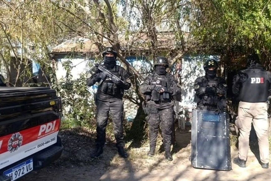 Quedaron presos dos acusados de vender droga: uno amenazó a una vecina y otro tenía una moto adulterada