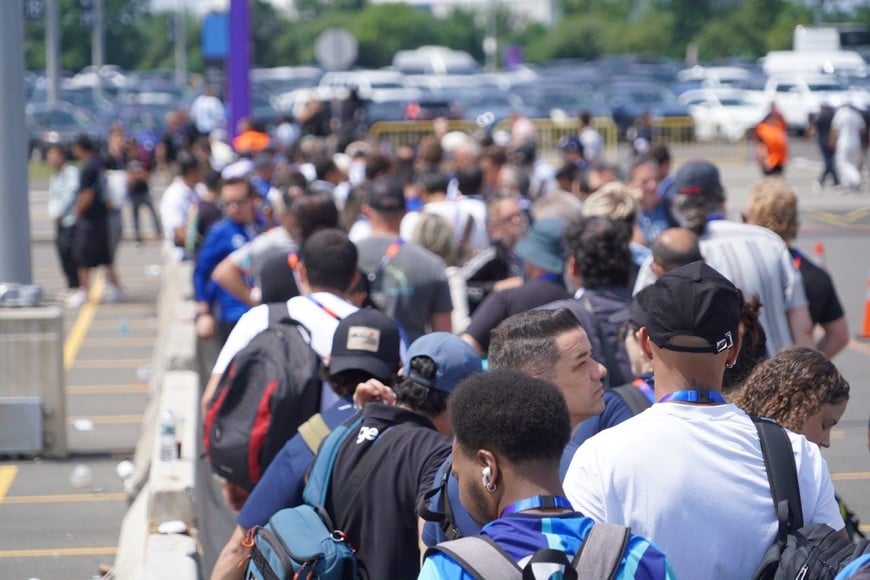 Miles de hinchas comienzan a ingresar al MetLife Stadium para vivir la final del Mundial 2026.