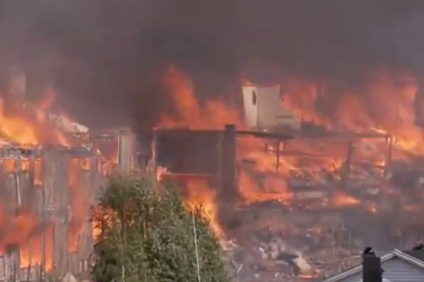 Un importante incendio forestal afecta el centro-sur de Noruega y obligó a evacuar a cientos de personas.