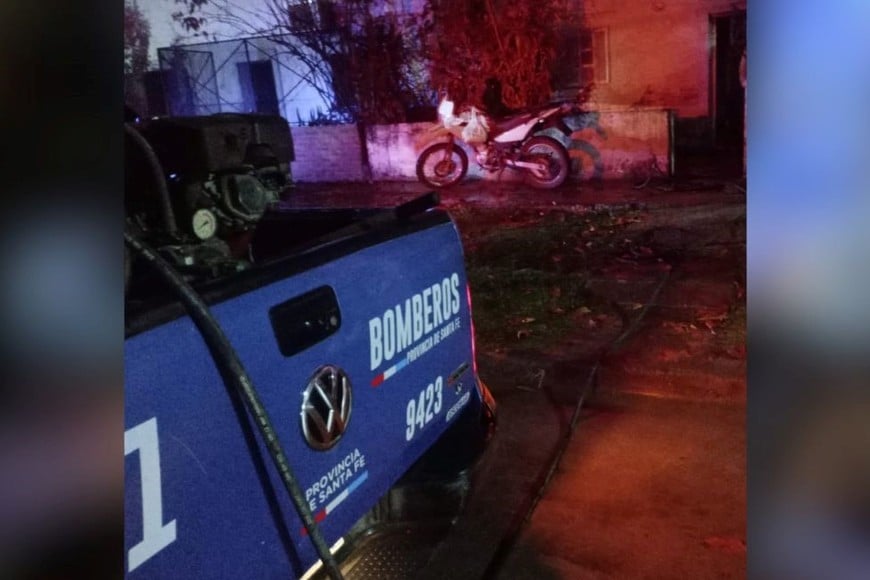 Chocó en una curva peligrosa a la altura de Candioti y su auto terminó envuelto en humo