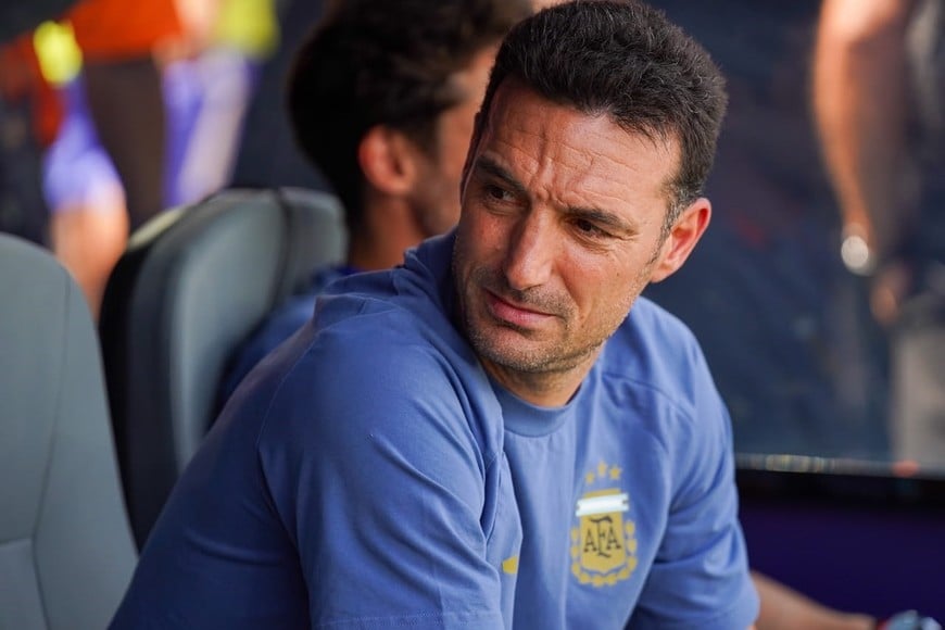 Scaloni en Argentina-España. Foto: Fernando Nicola
