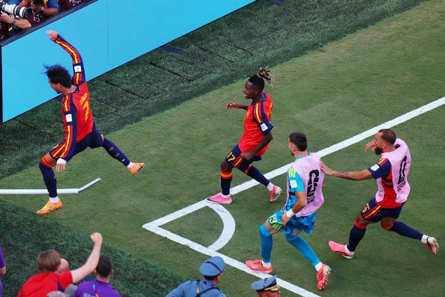 Soccer Football - FIFA World Cup 2026 - Final - Spain v Argentina - New York/New Jersey Stadium, East Rutherford, New Jersey, U.S. - July 19, 2026
Spain's Ferran Torres celebrates scoring their first goal with teammates REUTERS/Mike Segar