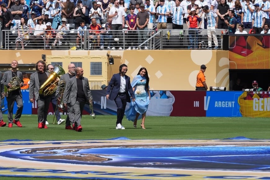 María Becerra cantó el Himno Nacional Argentino.