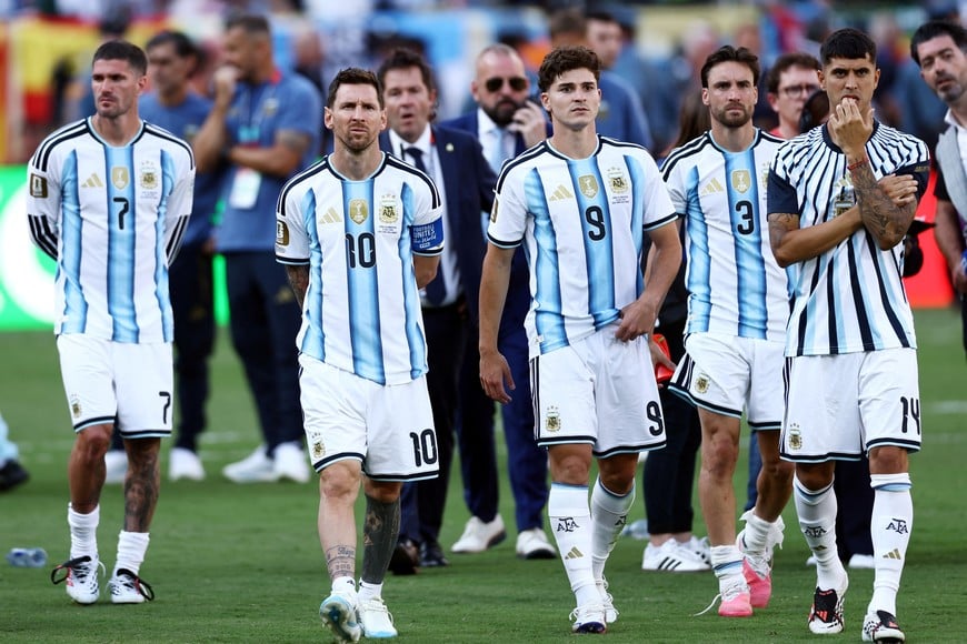 Soccer Football - FIFA World Cup 2026 - Final - Spain v Argentina - New York/New Jersey Stadium, East Rutherford, New Jersey, U.S. - July 19, 2026
Argentina's Lionel Messi and Julian Alvarez look dejected after the match REUTERS/Lee Smith