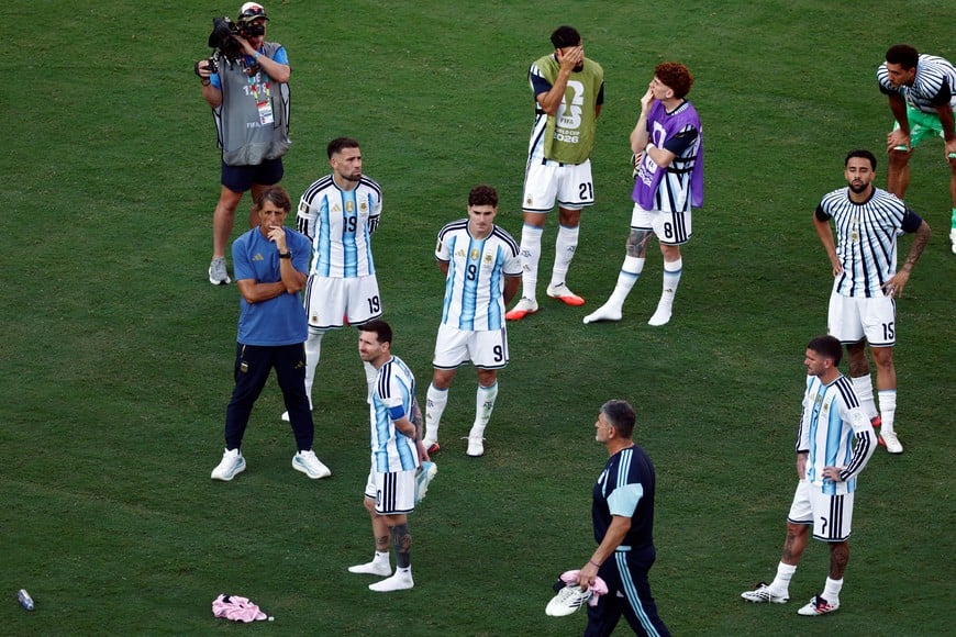 Soccer Football - FIFA World Cup 2026 - Final - Spain v Argentina - New York/New Jersey Stadium, East Rutherford, New Jersey, U.S. - July 19, 2026
Argentina's Lionel Messi and teammates after the match after losing the World Cup final REUTERS/Jeenah Moon