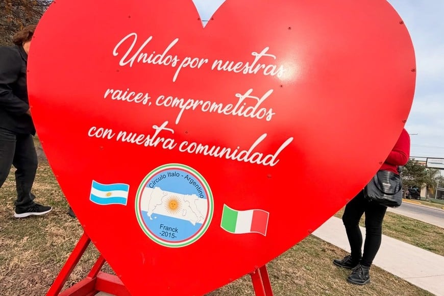 Franck inauguró un "Corazón Solidario" para promover el reciclaje y la solidaridad