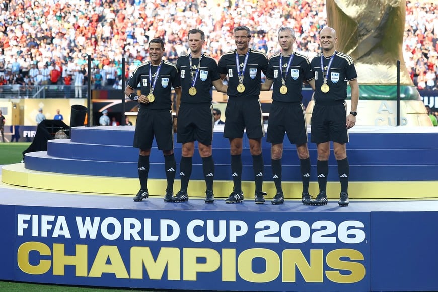 Soccer Football - FIFA World Cup 2026 - Final - Spain v Argentina - New York/New Jersey Stadium, East Rutherford, New Jersey, U.S. - July 19, 2026
Referee Slavko Vincic, assistant referees Tomaz Klancik and Andraz Kovacic, 4th official Adham Makhadmeh and reserve assistant referee Mohammed Alkalaf pose for a photo with their medals during the presentation REUTERS/Hannah Mckay