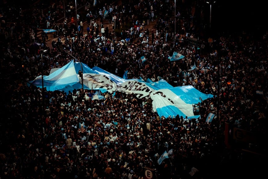 Soccer Football - FIFA World Cup 2026 - Final - Spain v Argentina - Fans gather in Buenos Aires - Buenos Aires, Argentina - July 19, 2026
Argentina fans with a giant flag after Argentina lose the FIFA World Cup final against Spain REUTERS/Mariana Nedelcu