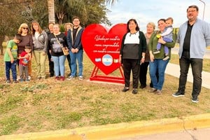 Franck inauguró un "Corazón Solidario" para promover el reciclaje y la solidaridad